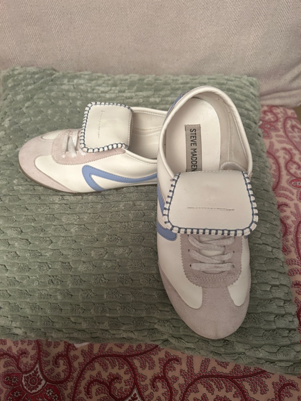 Women's Steve Madden Jaiden Retro Sneaker Shoe Blue &White Size 7